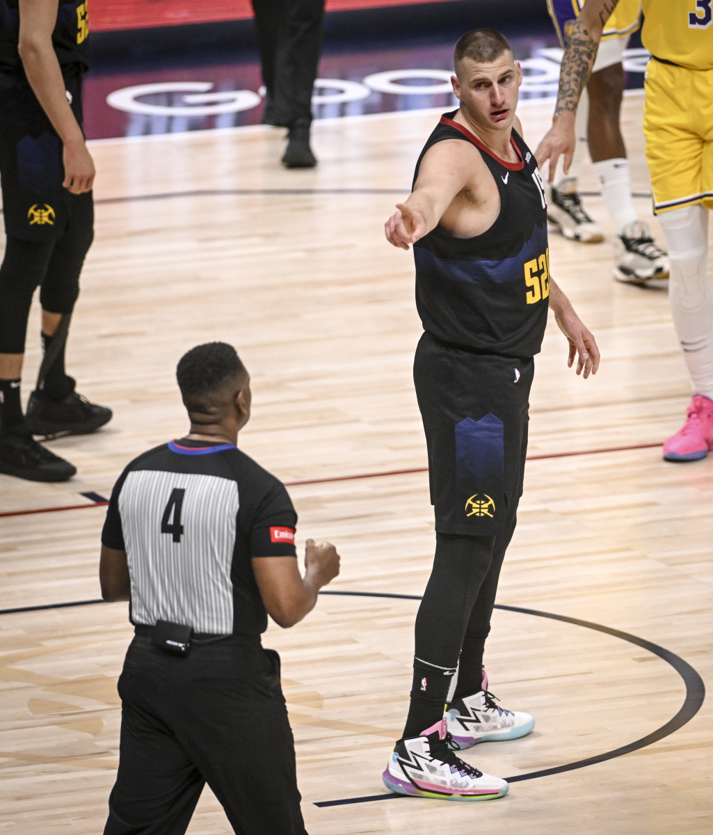 丹佛掘金发布备战花絮;冲刺阶段手感冰凉;欧超杯任务艰巨;身体对抗强度拉满(奥尼尔救球替补席全闪视频) 丹佛掘金发布备战花絮;冲刺阶段手感冰凉;欧超杯任务艰巨;身体对抗强度拉满(奥尼尔救球替补席全闪视频)